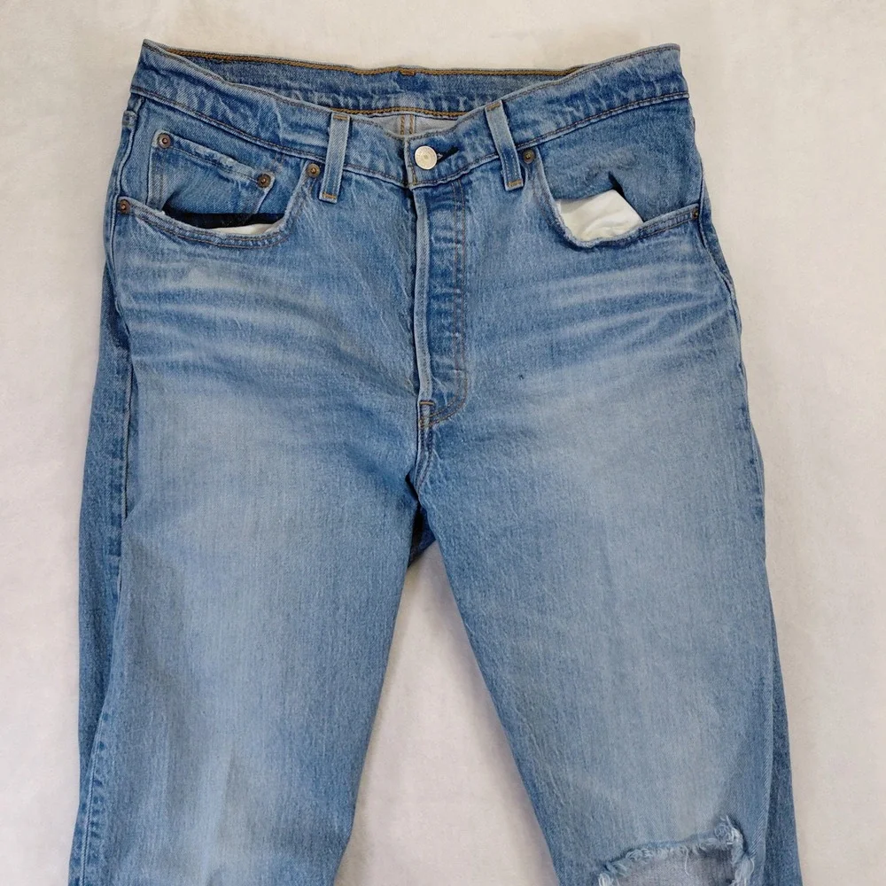 Levis 501 Original Fit Mens‎ 31x30 Light Wash Distressed Button Fly Jeans 12501